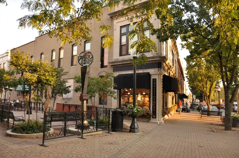 Champaign, Illinois: The Real Deal on Its Location, Weather, and Restaurants